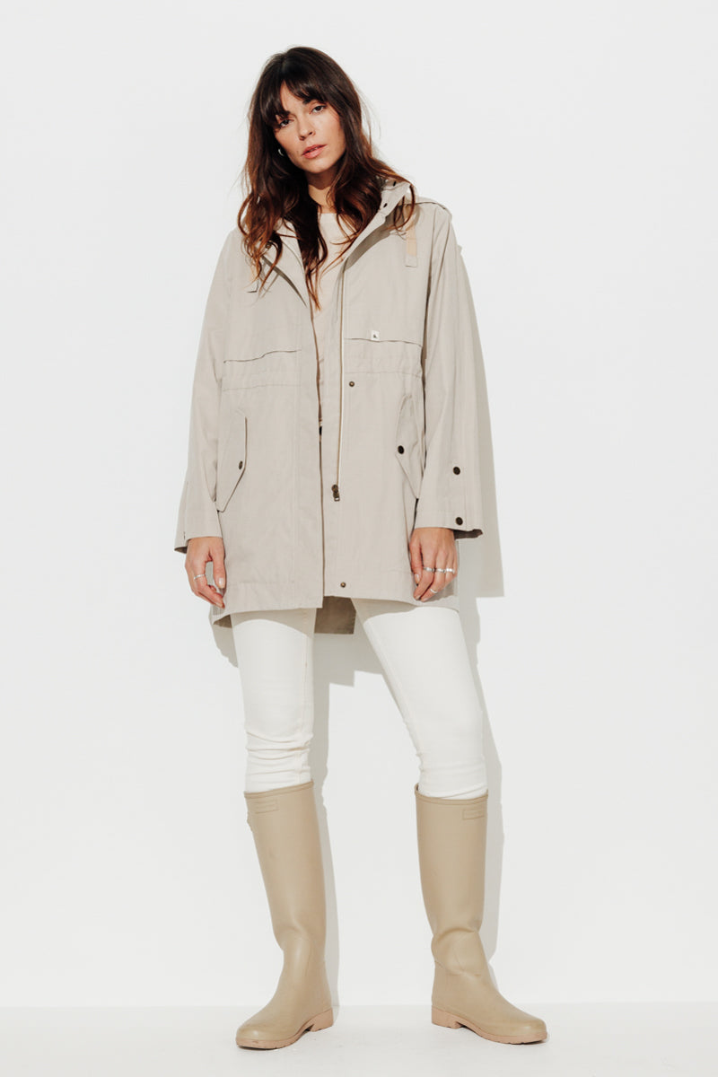 Trench & Coat France Parka droite en gabardine de coton grise claire Printemps-Été 2025