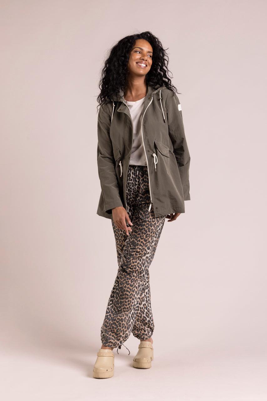 Trench & Coat France Parka évasée En Tissu Effet Satiné Kaki Printemps-Été 2025