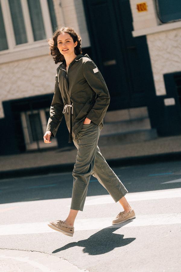 Trench & Coat France Parka évasée en tissu effet satiné kaki Printemps-Été 2025