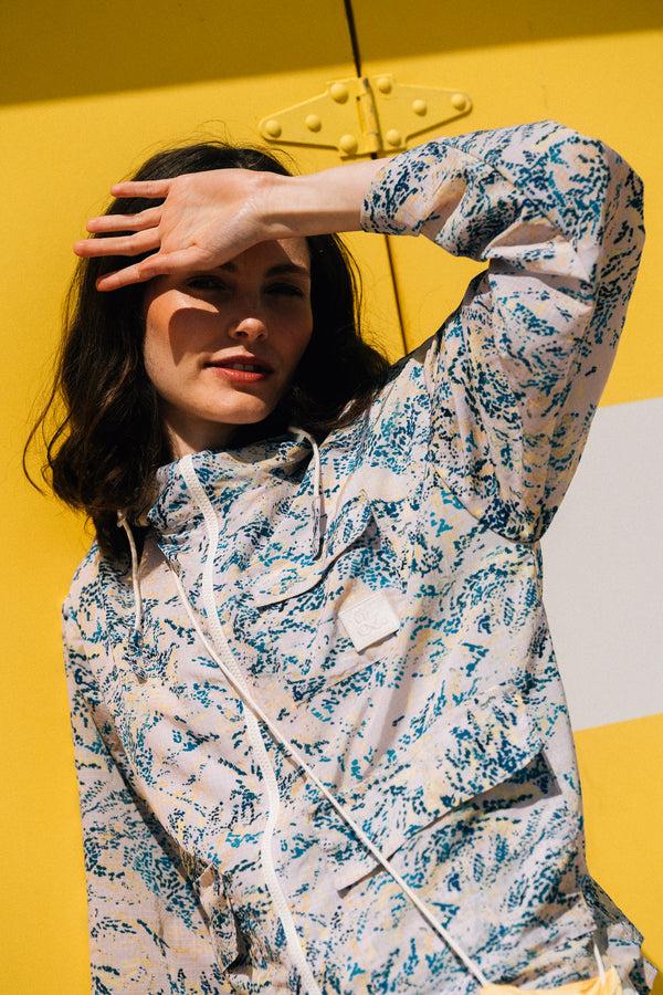 Trench & Coat France Parka mi-longue oversize à l'imprimé bleu Printemps-Été 2025