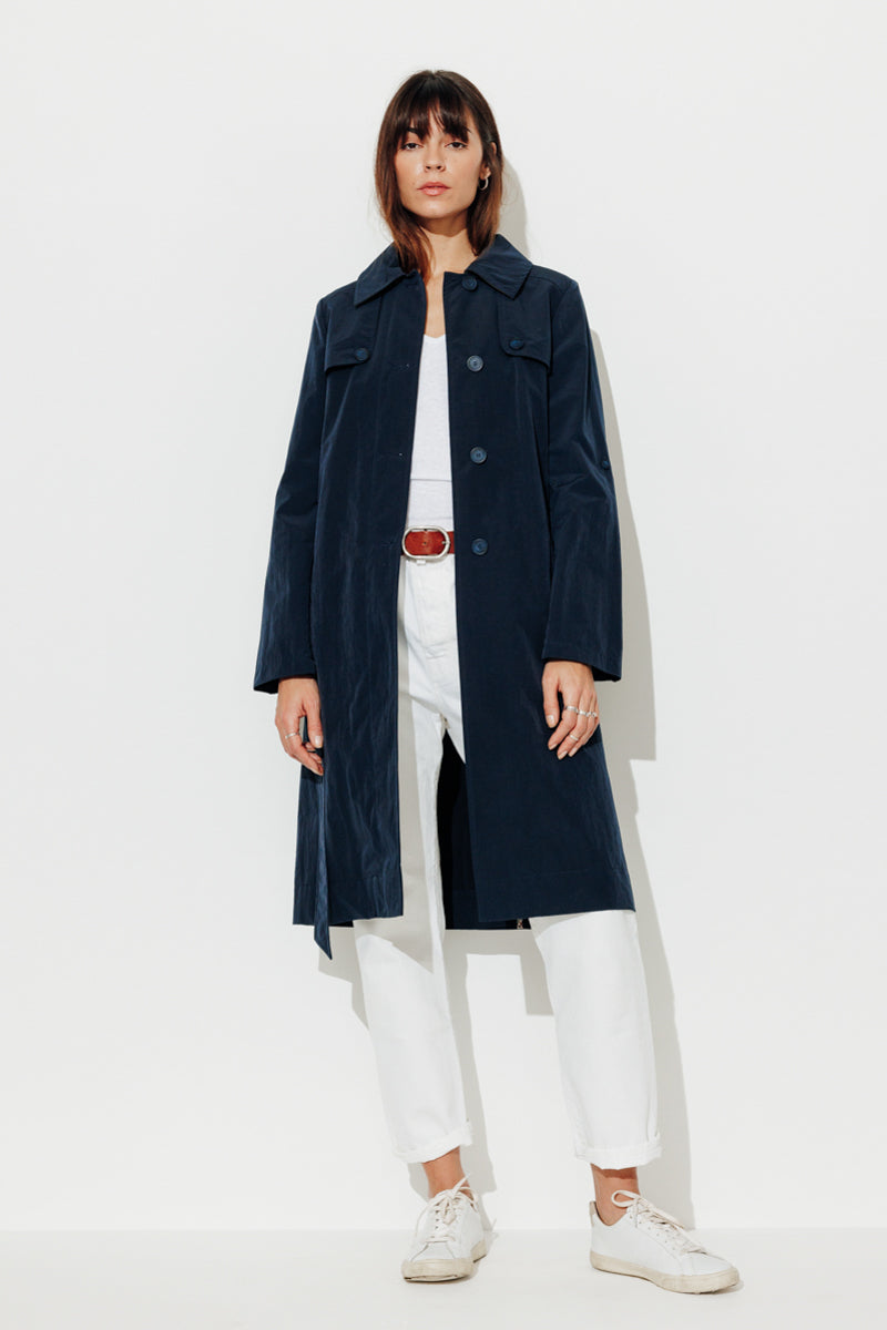 Trench & Coat France Trench féminin ceinturé déperlant bleu marine Printemps-Été 2025