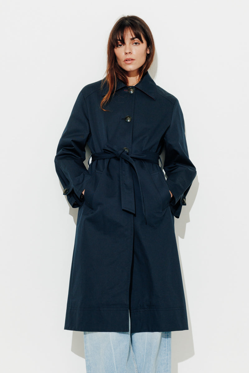Trench & Coat France Trench Généreux En Pur Coton Bleu Marine Printemps-Été 2025