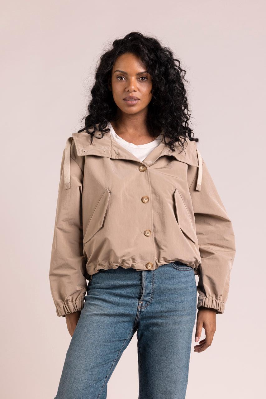 Trench & Coat France Veste Courte En Tissu Satiné Camel Printemps-Été 2025