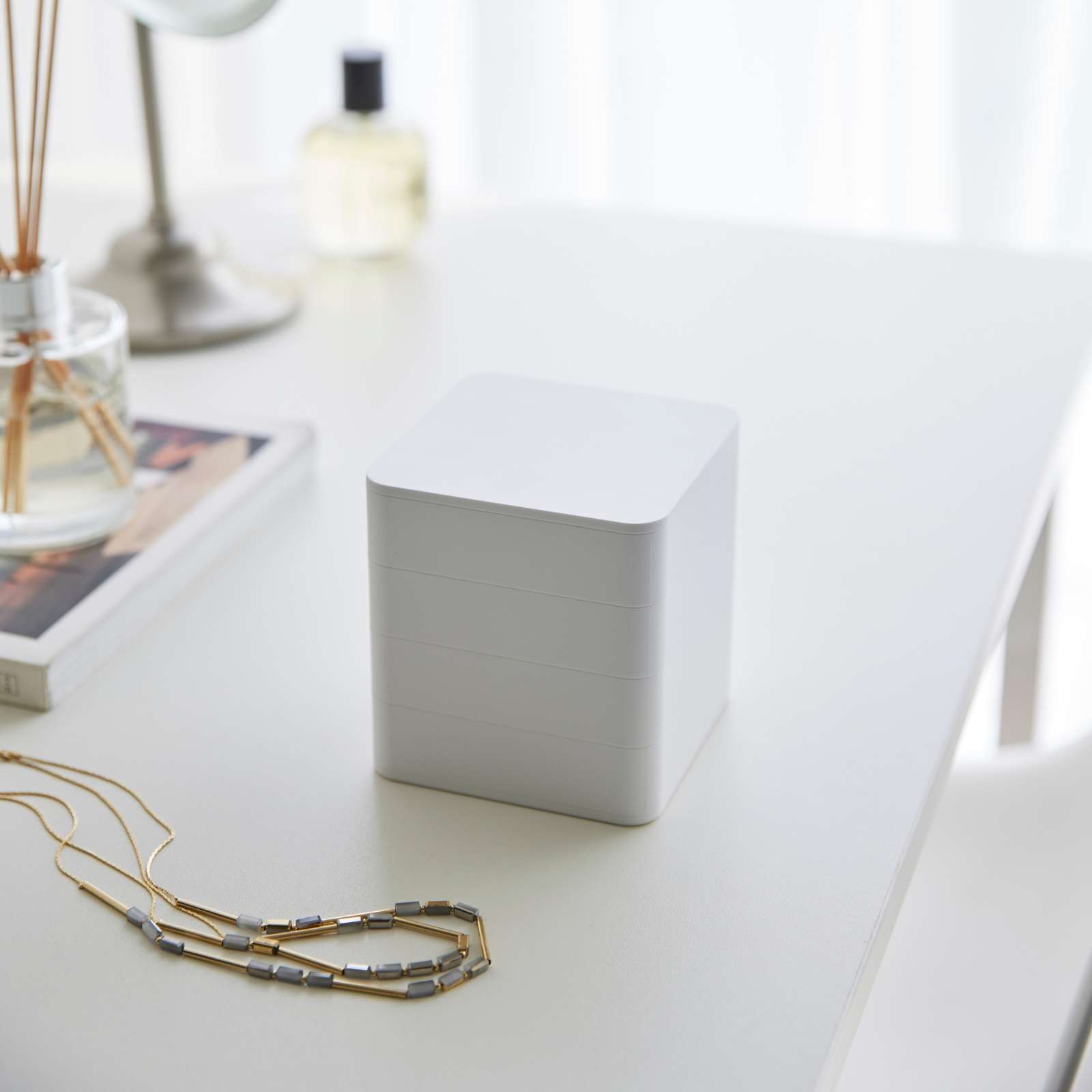 Trendform 4-stöckige Quadratische Schmuckdose TOWER Weiss