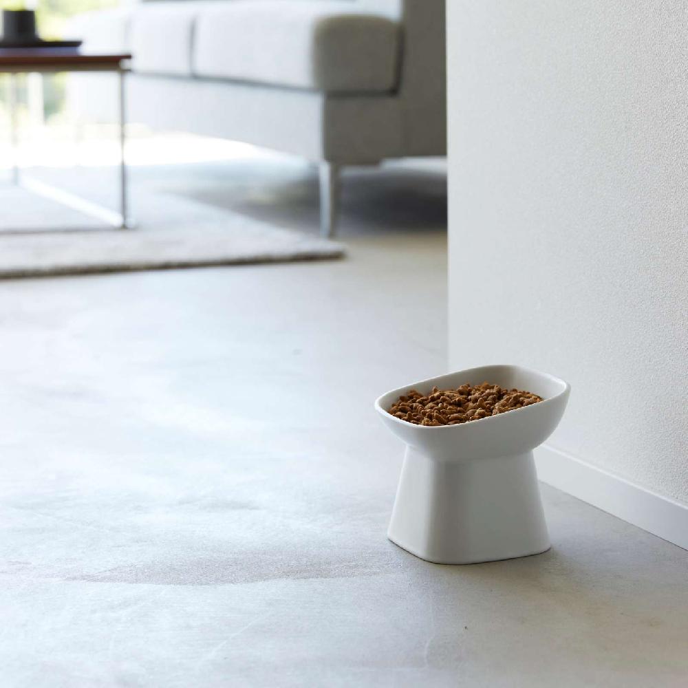 Trendform Angewinkelter Keramik-Futternapf TOWER Weiss