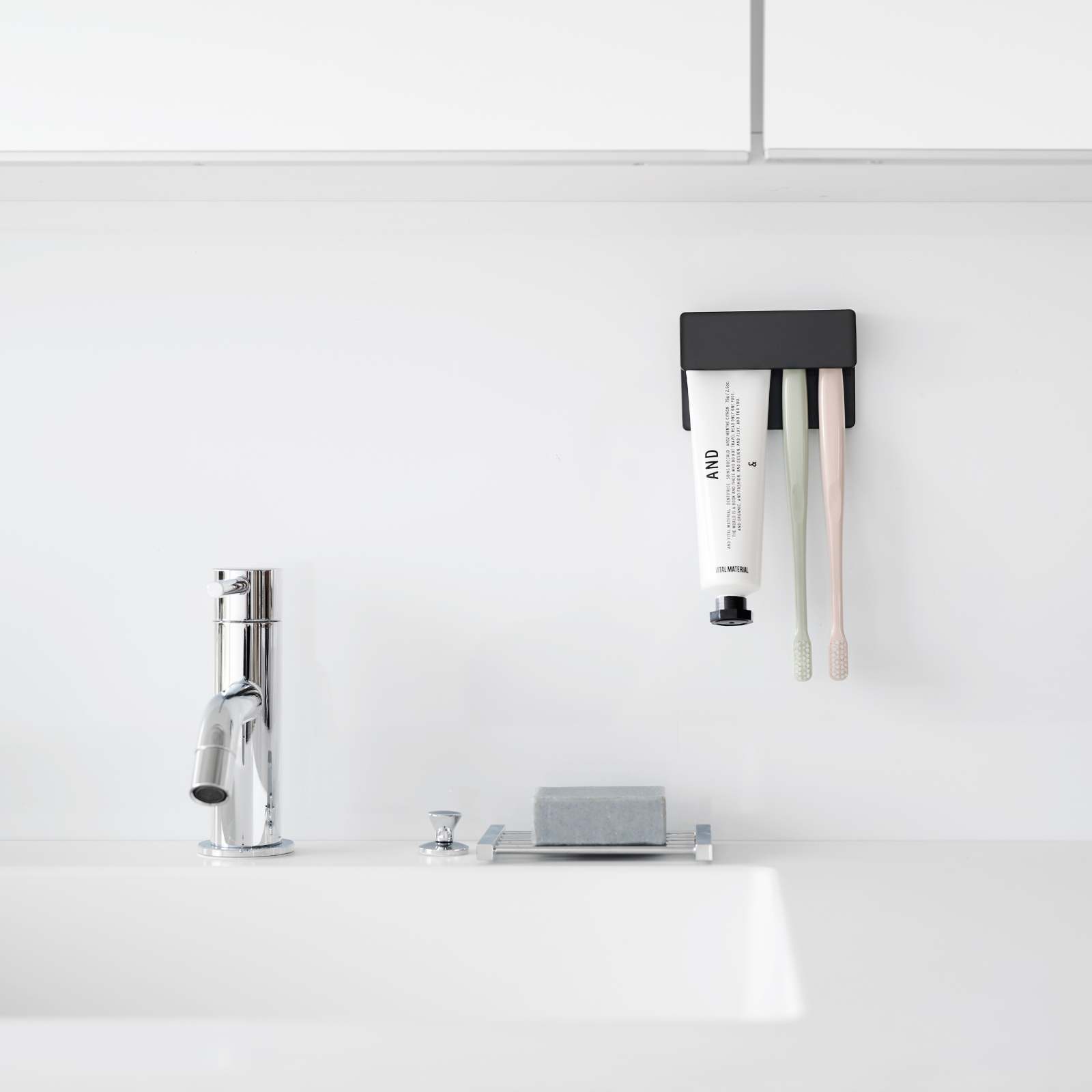 Trendform Breiter Klebehaken-Zahnbürstenhalter TOWER Schwarz