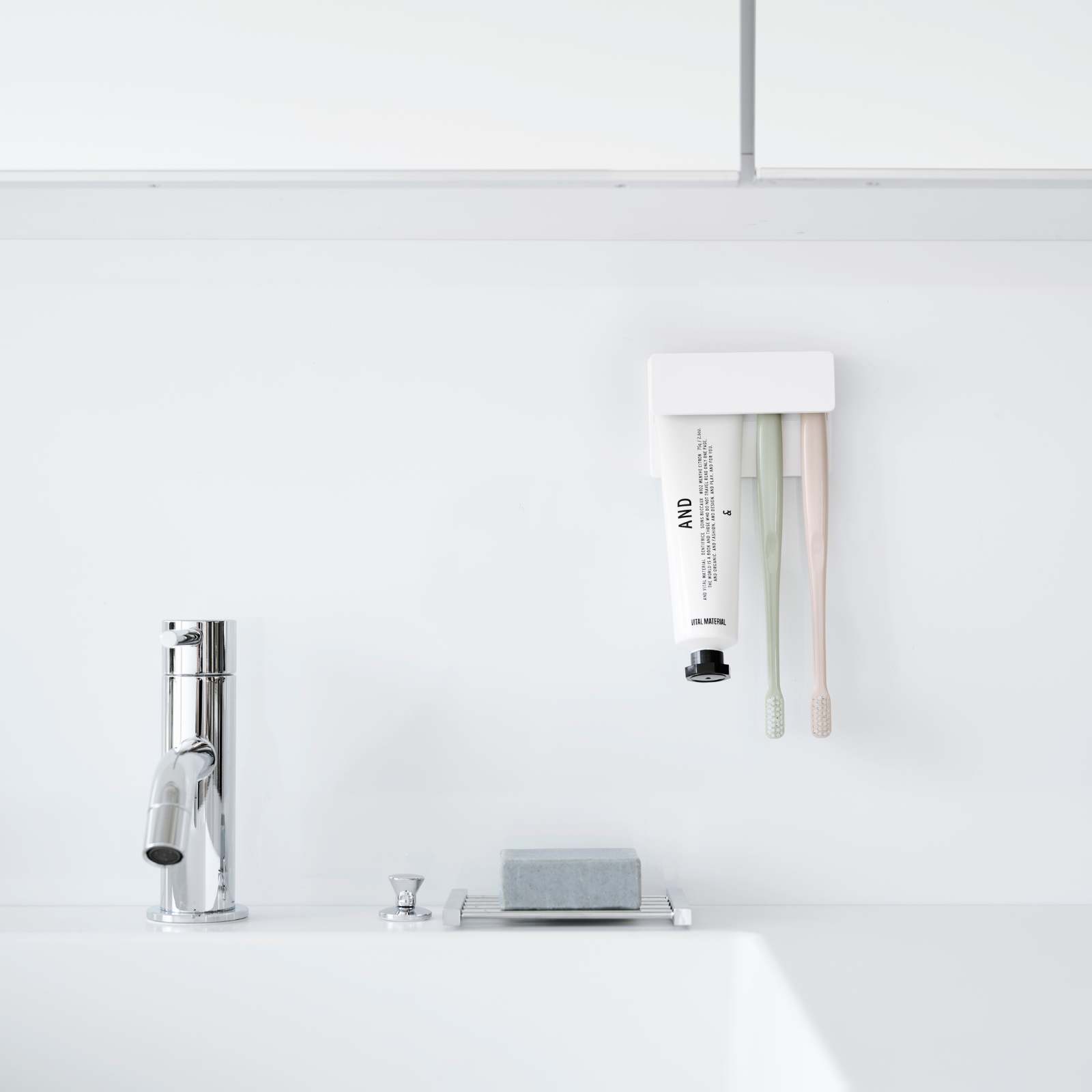 Trendform Breiter Klebehaken-Zahnbürstenhalter TOWER Weiss