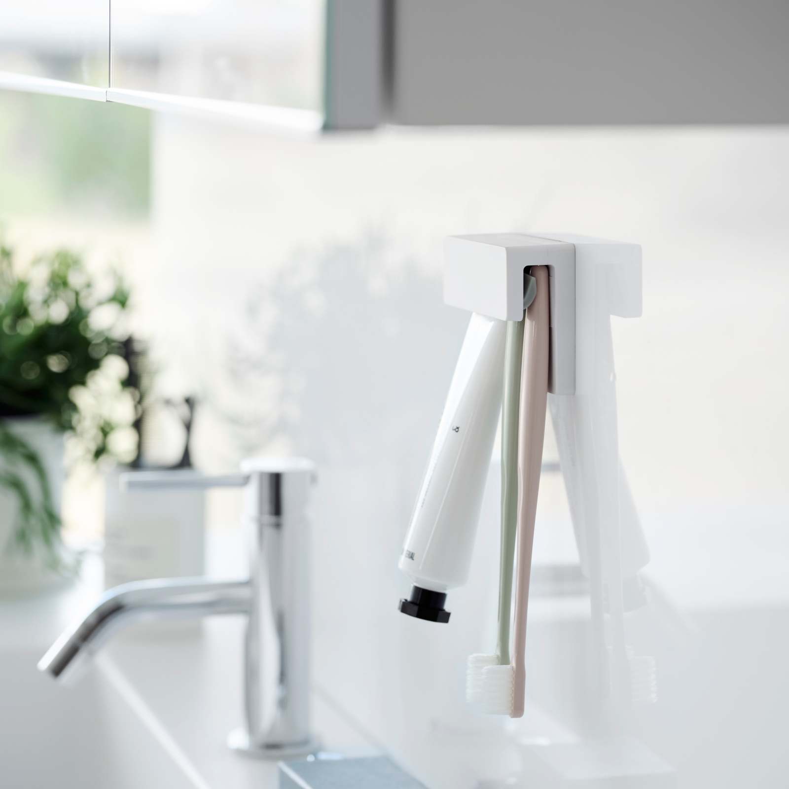 Trendform Breiter Klebehaken-Zahnbürstenhalter TOWER Weiss