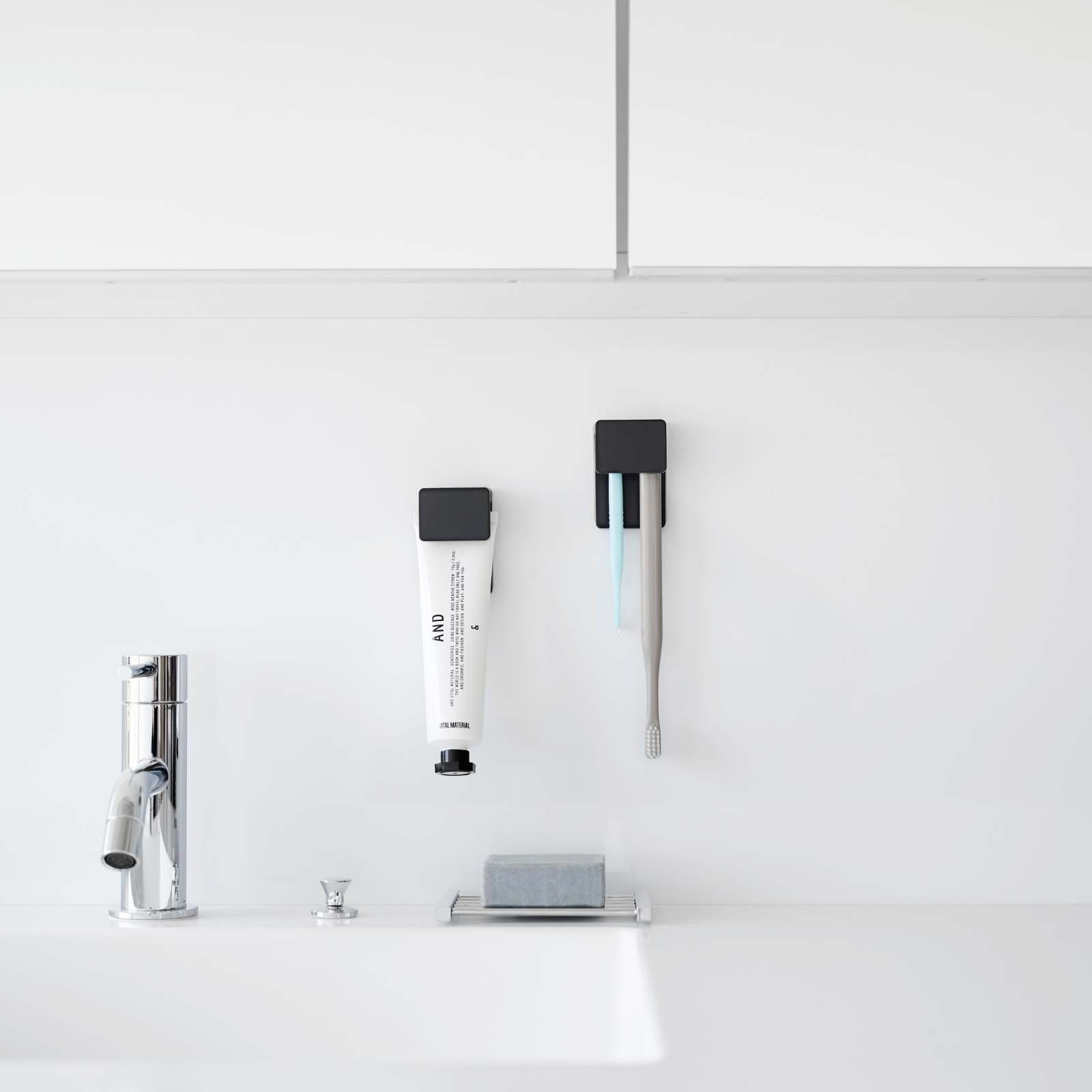 Trendform Klebehaken-Zahnbürsten-/Zahnpasta-Halter TOWER Schwarz