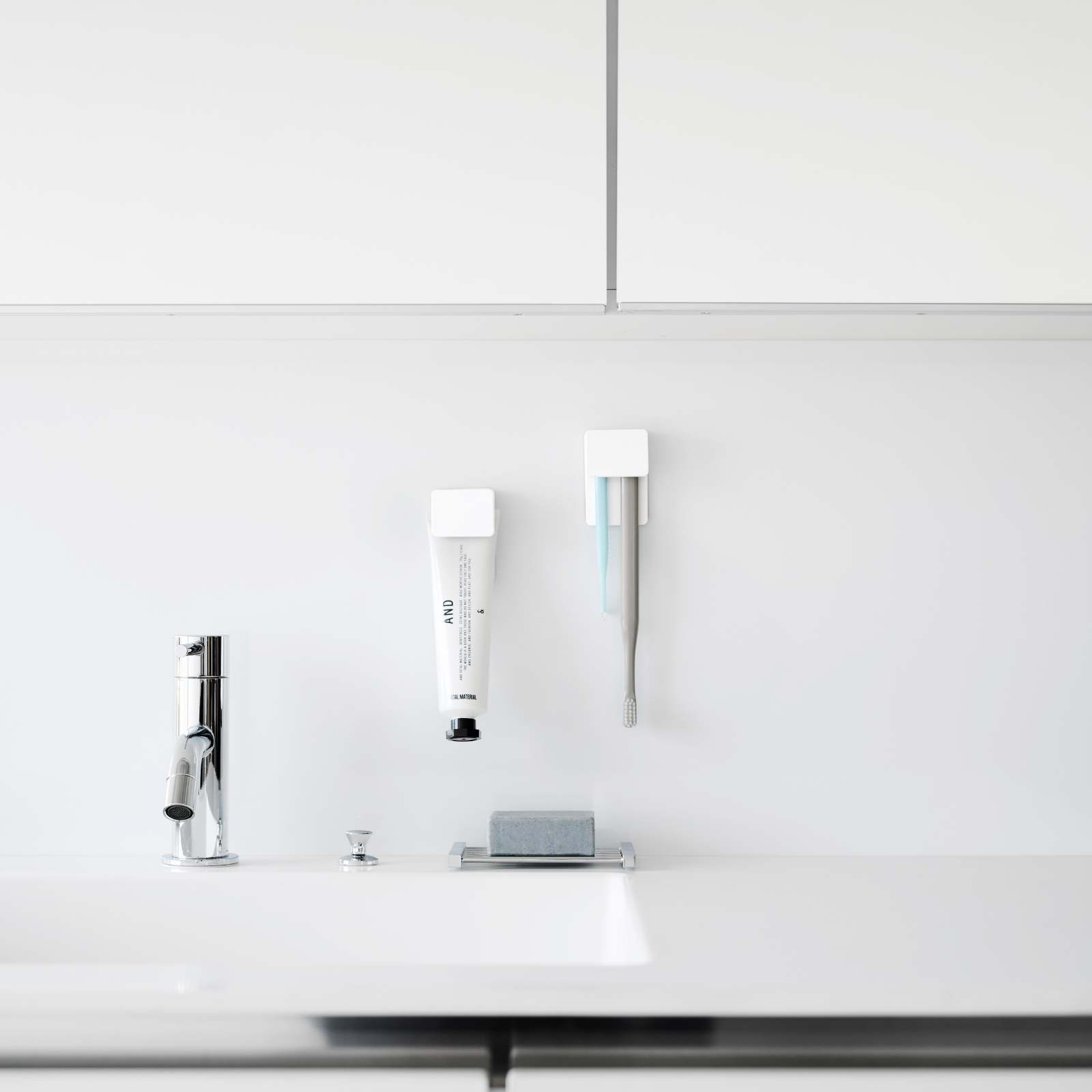 Trendform Klebehaken-Zahnbürsten-/Zahnpasta-Halter TOWER Weiss