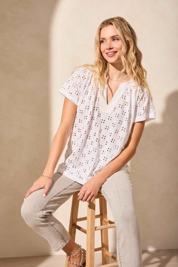 Tribal Haut À Manches Courtes Col Fendu Et Broderie Anglaise