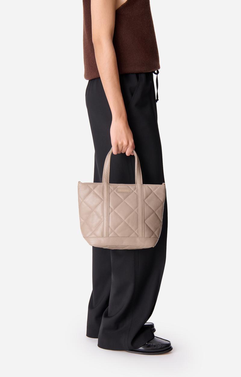 Vanessa Bruno Cabas S Zippé En Cuir Mat Matelassé