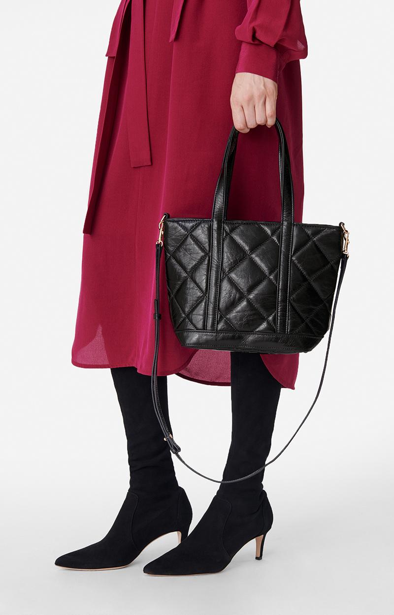 Vanessa Bruno Cabas S Zippé En Cuir Matelassé