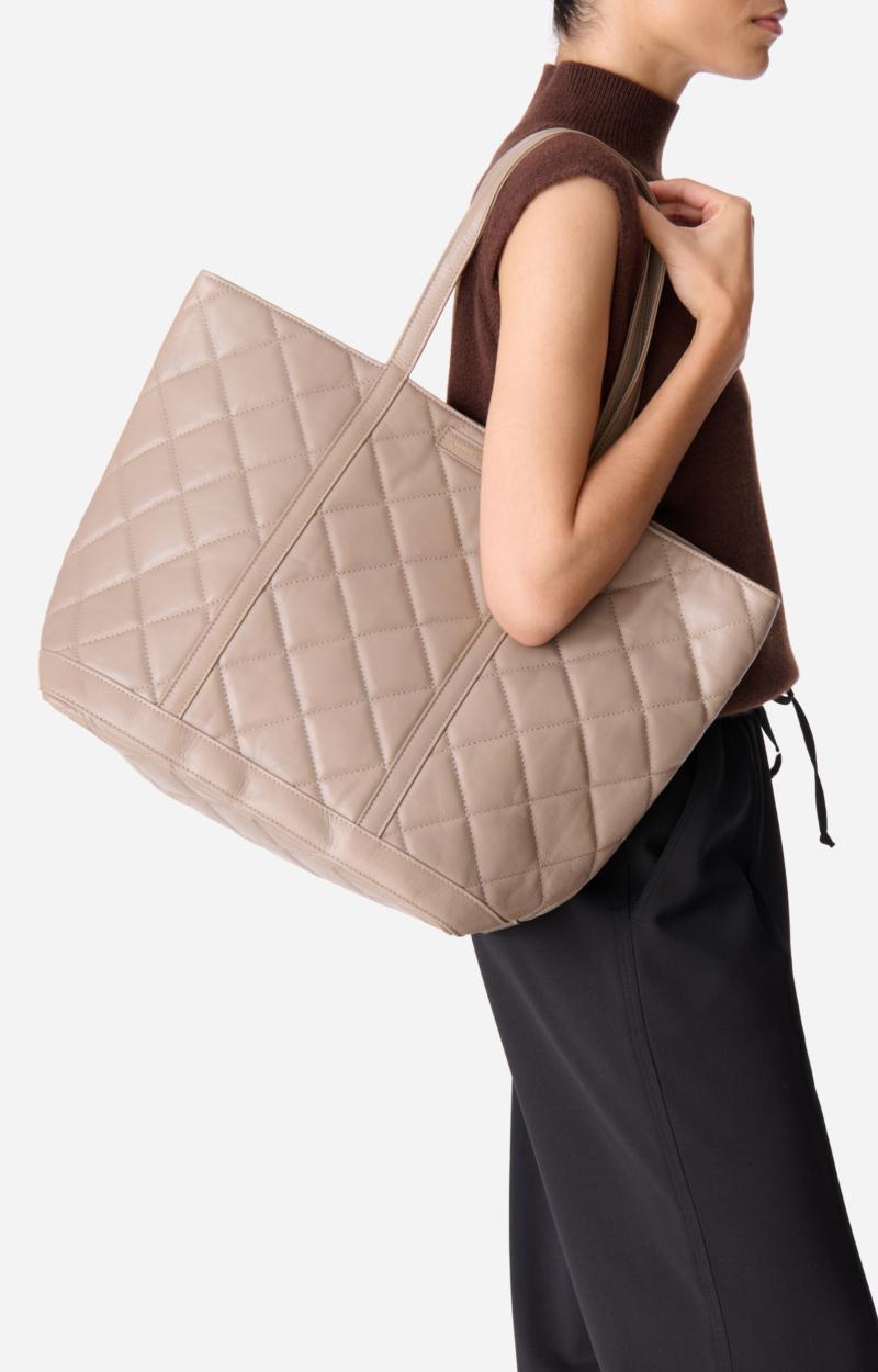 Vanessa Bruno Cabas XL Zippé En Cuir Mat Matelassé