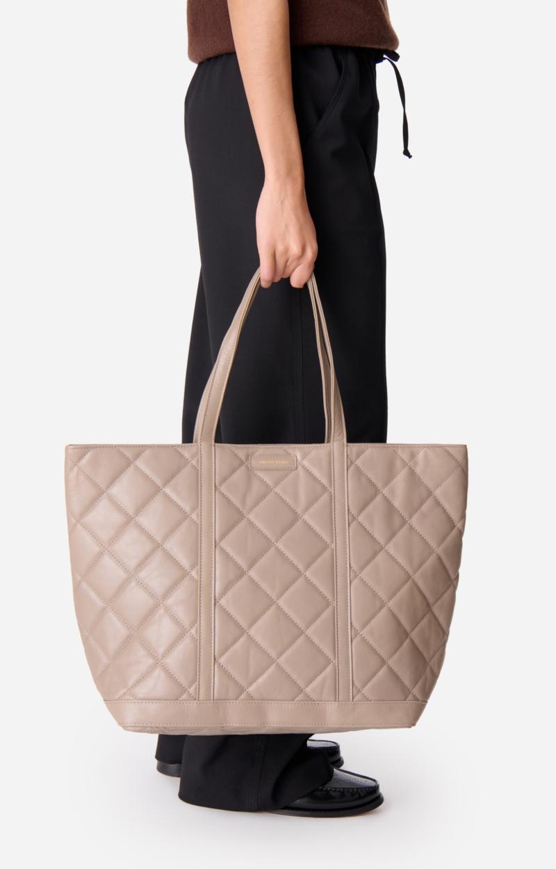 Vanessa Bruno Cabas XL Zippé En Cuir Mat Matelassé