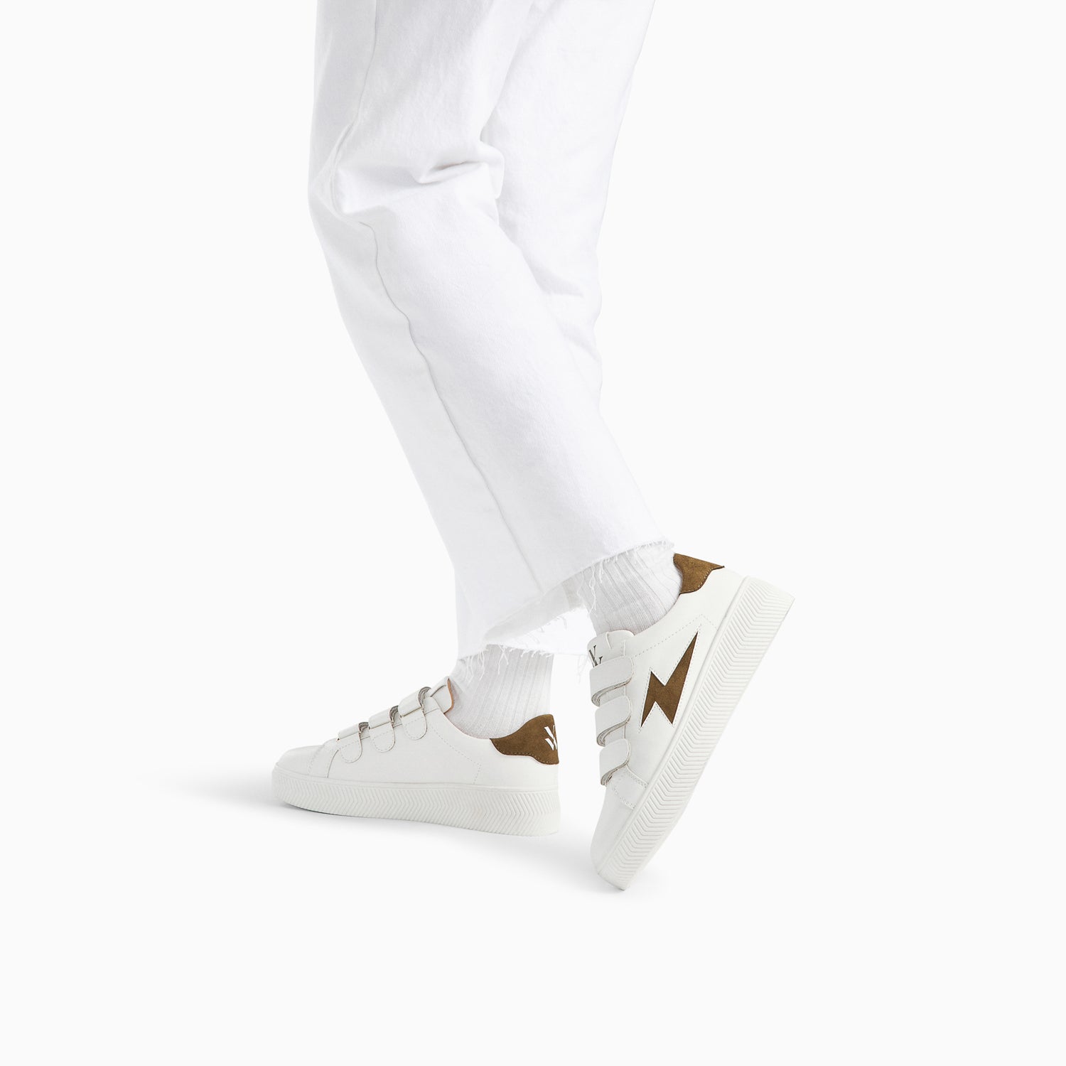 Vanessa Wu Baskets éclair Camelia Blanc Et Kaki à Scratchs