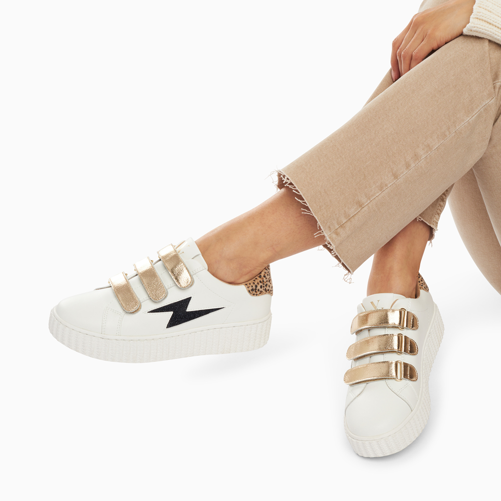 Vanessa Wu Baskets éclair Darine Blanc Et Guépard à Scratchs Or