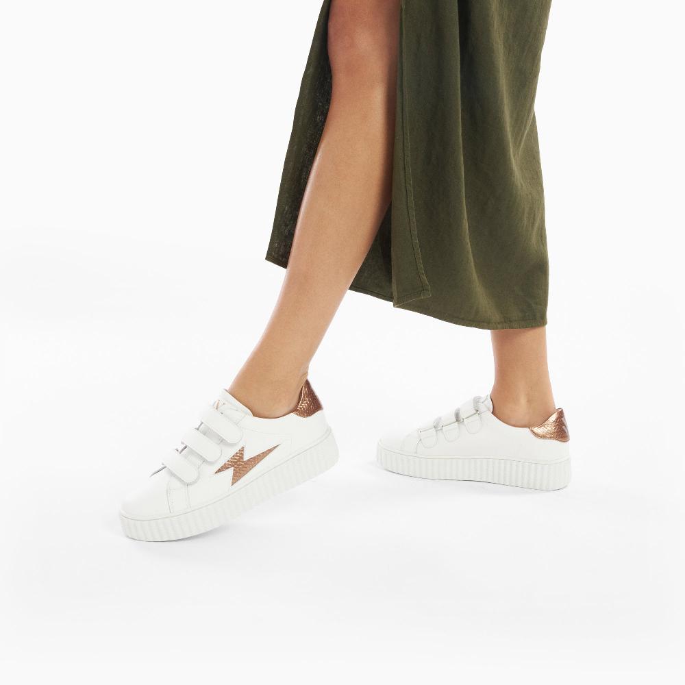 Vanessa Wu Baskets éclair Eva Blanc Et Bronze Serpent à Scratchs