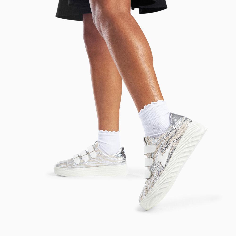 Vanessa Wu Baskets éclair Laurine Beige Et Argent Zébré à Scratchs