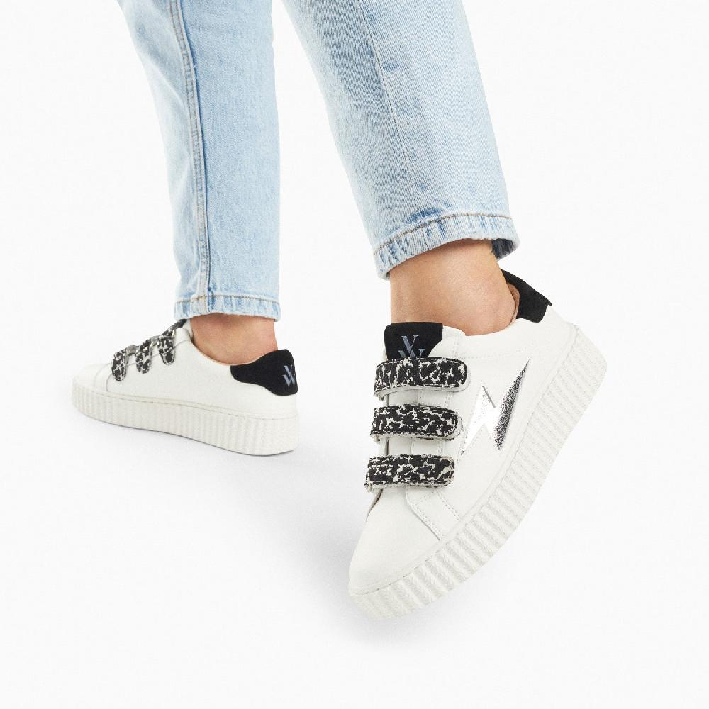 Vanessa Wu Baskets éclair Lyanna Blanc Et Argent à Scratchs Léopard Noirs