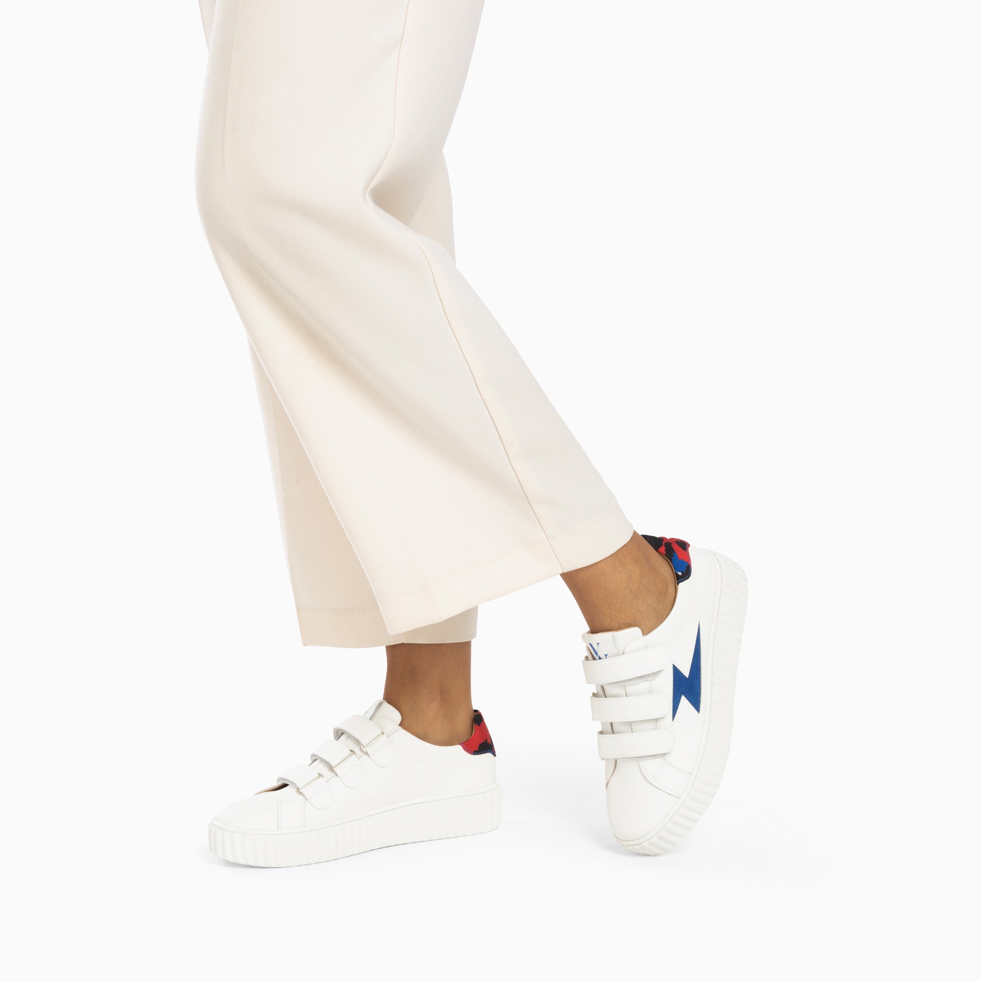 Vanessa Wu Baskets éclair Susan Blanc Et Bleu à Scratchs