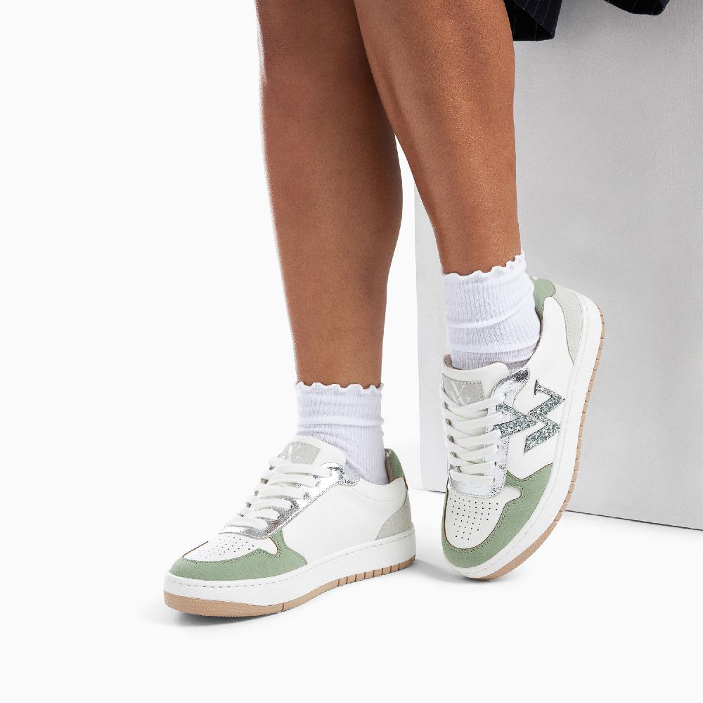 Vanessa Wu Baskets Monogramme Calie Blanc Et Vert Amande