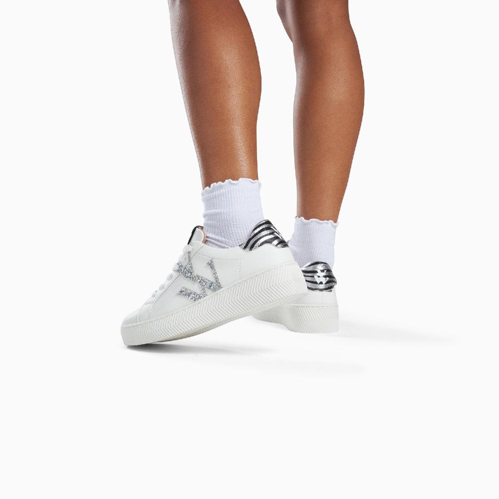 Vanessa Wu Baskets Monogramme Lou Blanc Et Argent à Lacets