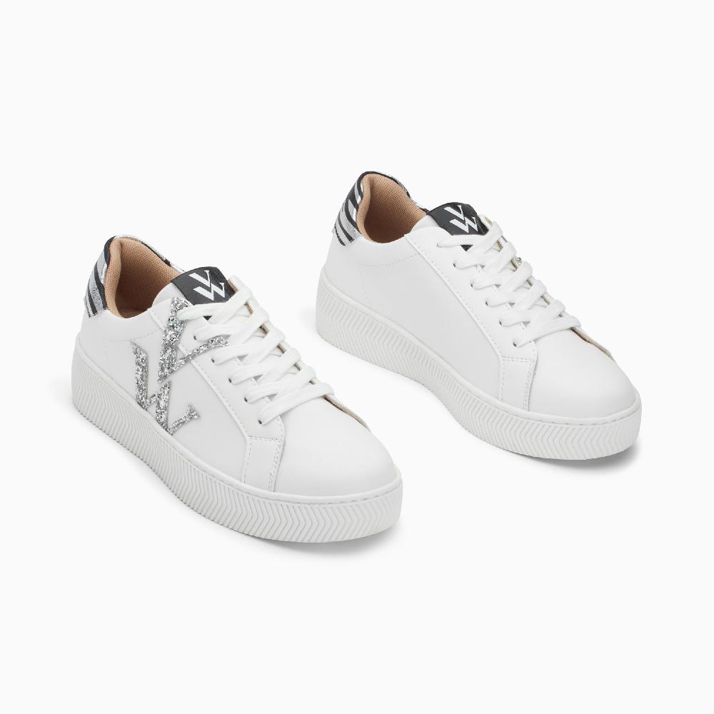Vanessa Wu Baskets Monogramme Lou Blanc Et Argent à Lacets
