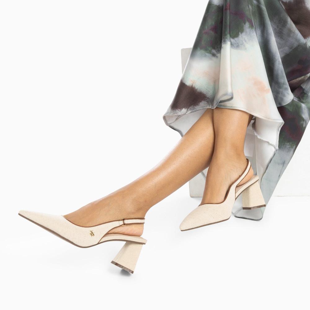 Vanessa Wu Escarpins Slingback Lara Beiges à Bout Pointu