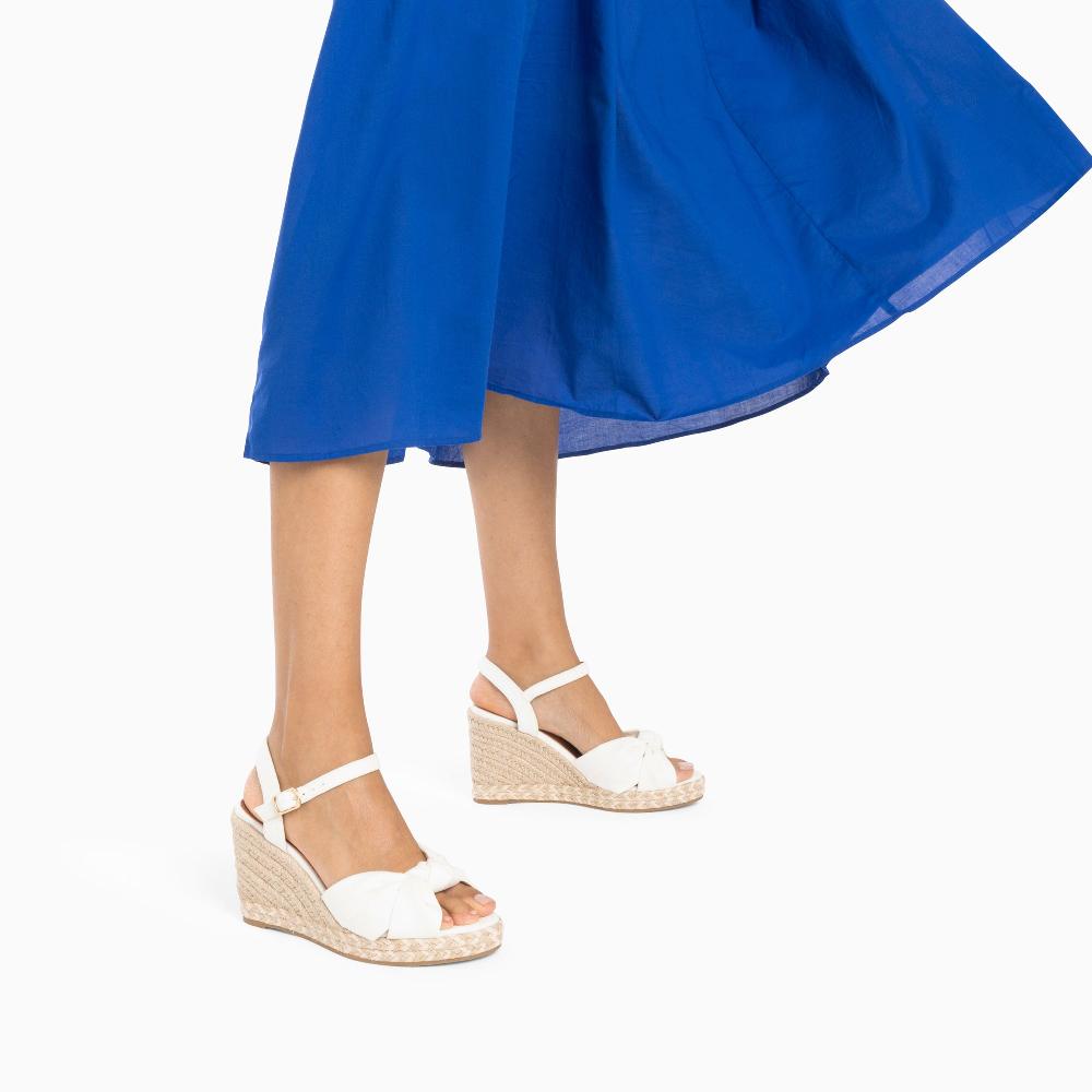 Vanessa Wu Sandales Compensées Nouées Céline Blanches