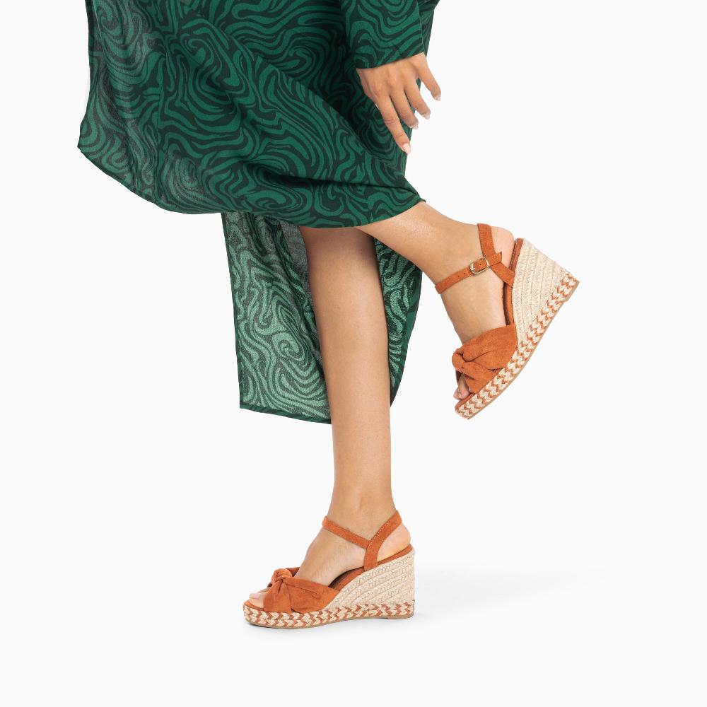 Vanessa Wu Sandales Compensées Nouées Céline Brique