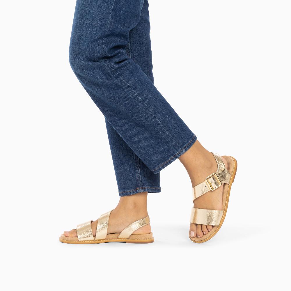 Vanessa Wu Sandales Plates Ameline Or à Larges Brides