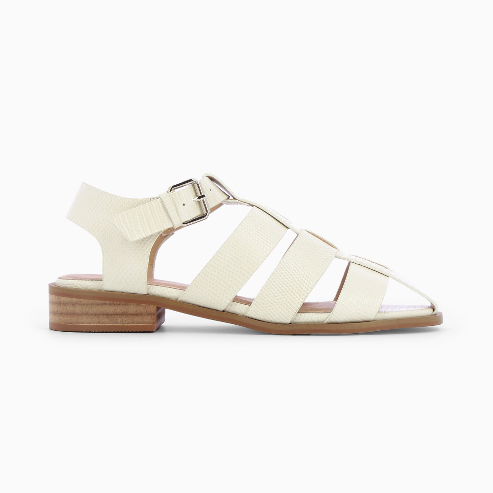 vanessa wu Sandales plates Arielle blanches style pêcheur