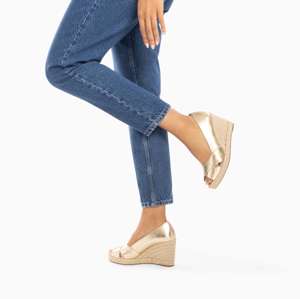 Vanessa Wu Sandales Compensées Peep-toe Léonie Or