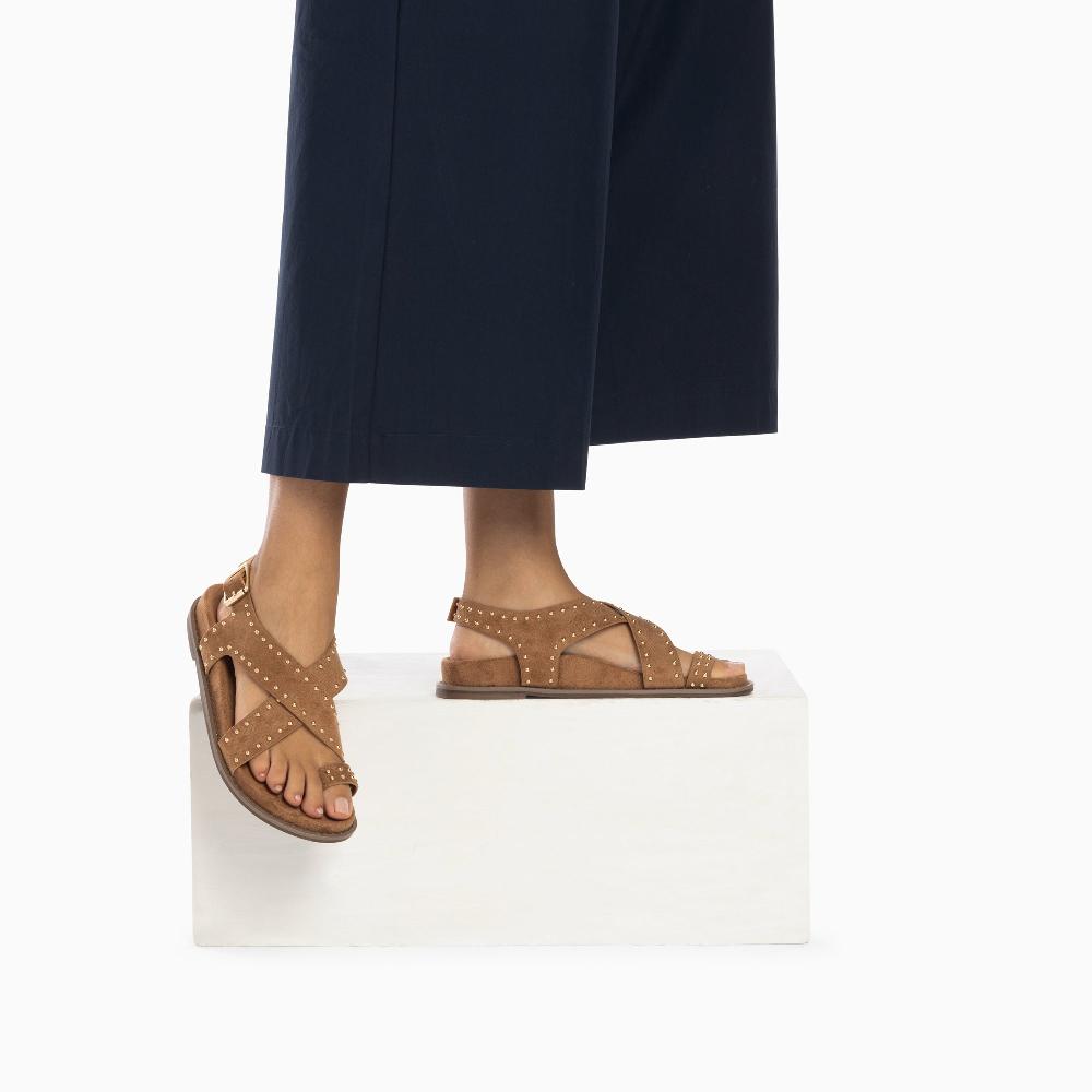 Vanessa Wu Sandales Plates Lucile Noisette à Clous