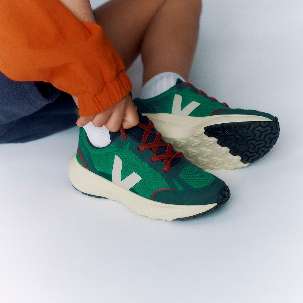 Veja CANARY ELASTIC LACES ALVEOMESH EMERAUDE PIERRE
