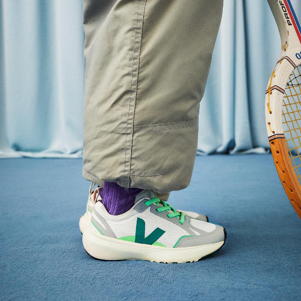 Veja CANARY ELASTIC LACES ALVEOMESH GRAVEL BRITTANY