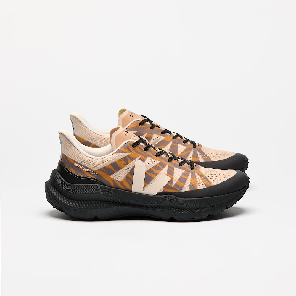 veja CONDOR 3 ADVANCED VEJA X CESAR VILLALBA AREIA CASHEW OURO