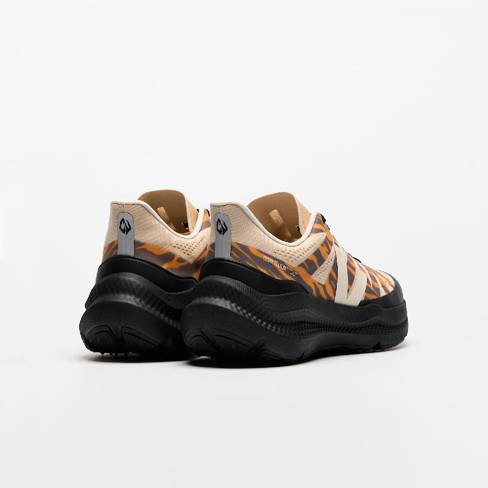 Veja CONDOR 3 ADVANCED VEJA X CESAR VILLALBA AREIA CASHEW OURO