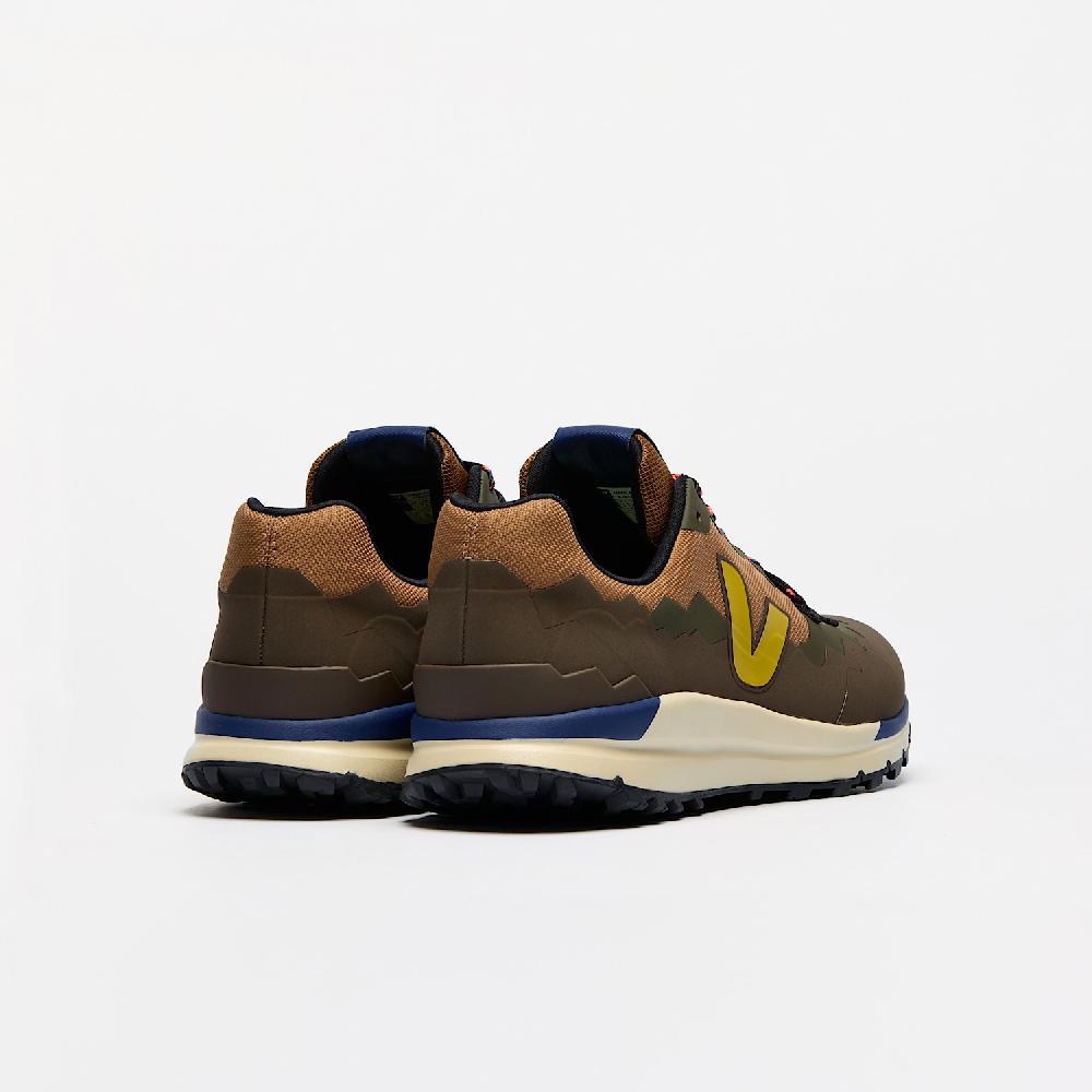 Veja FITZ ROY TREK-SHELL VEJA X BUFF® TERRA LIQUOR