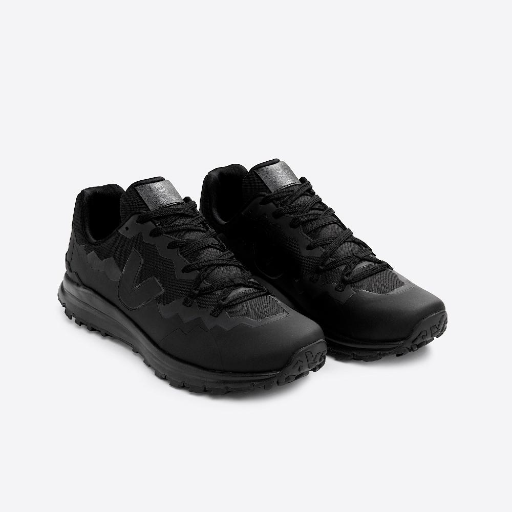 Veja FITZ ROY TREK-SHELL VEJA X SEA SHEPHERD FULL BLACK