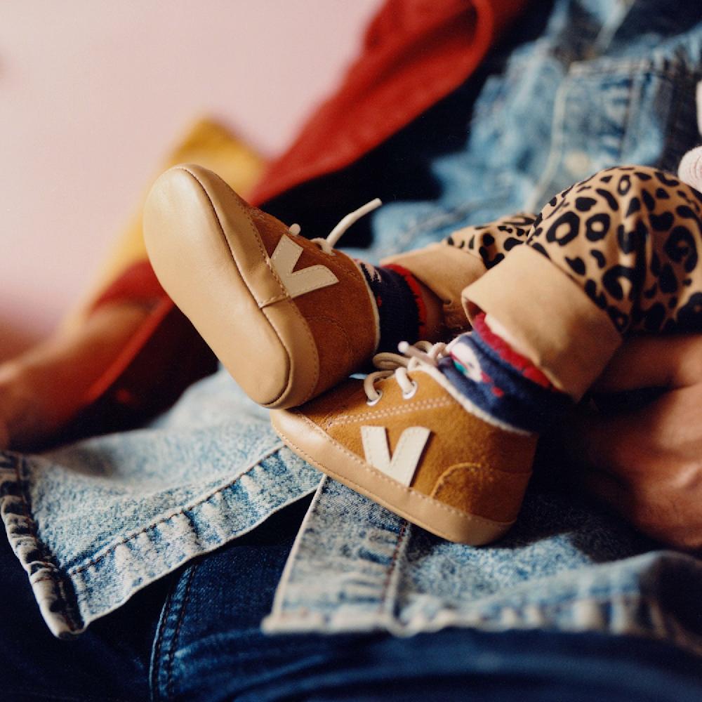 Veja BABY FURED SUEDE CAMEL PIERRE