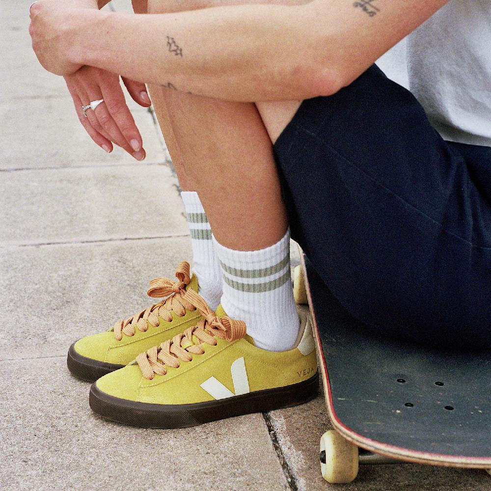 Veja CAMPO BOLD SUEDE LIQUOR PIERRE