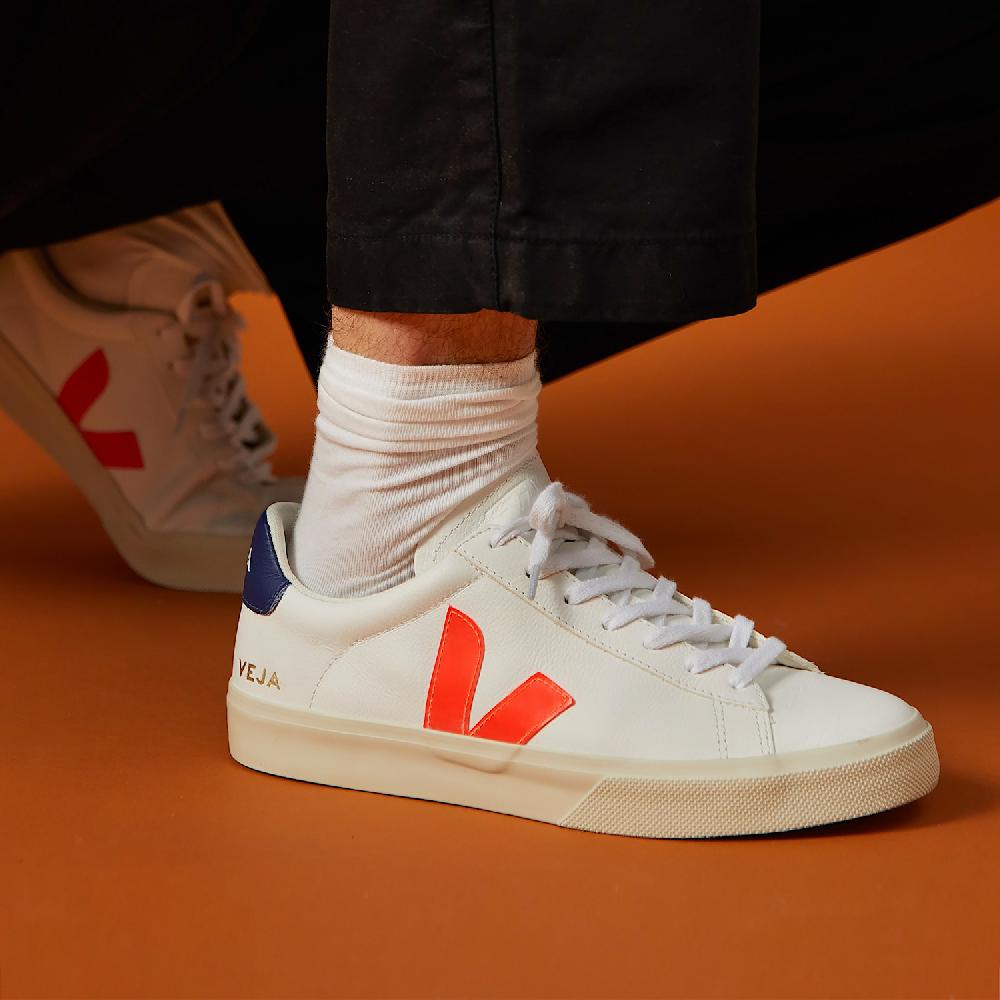 Veja CAMPO LEATHER WHITE ORANGE FLUO