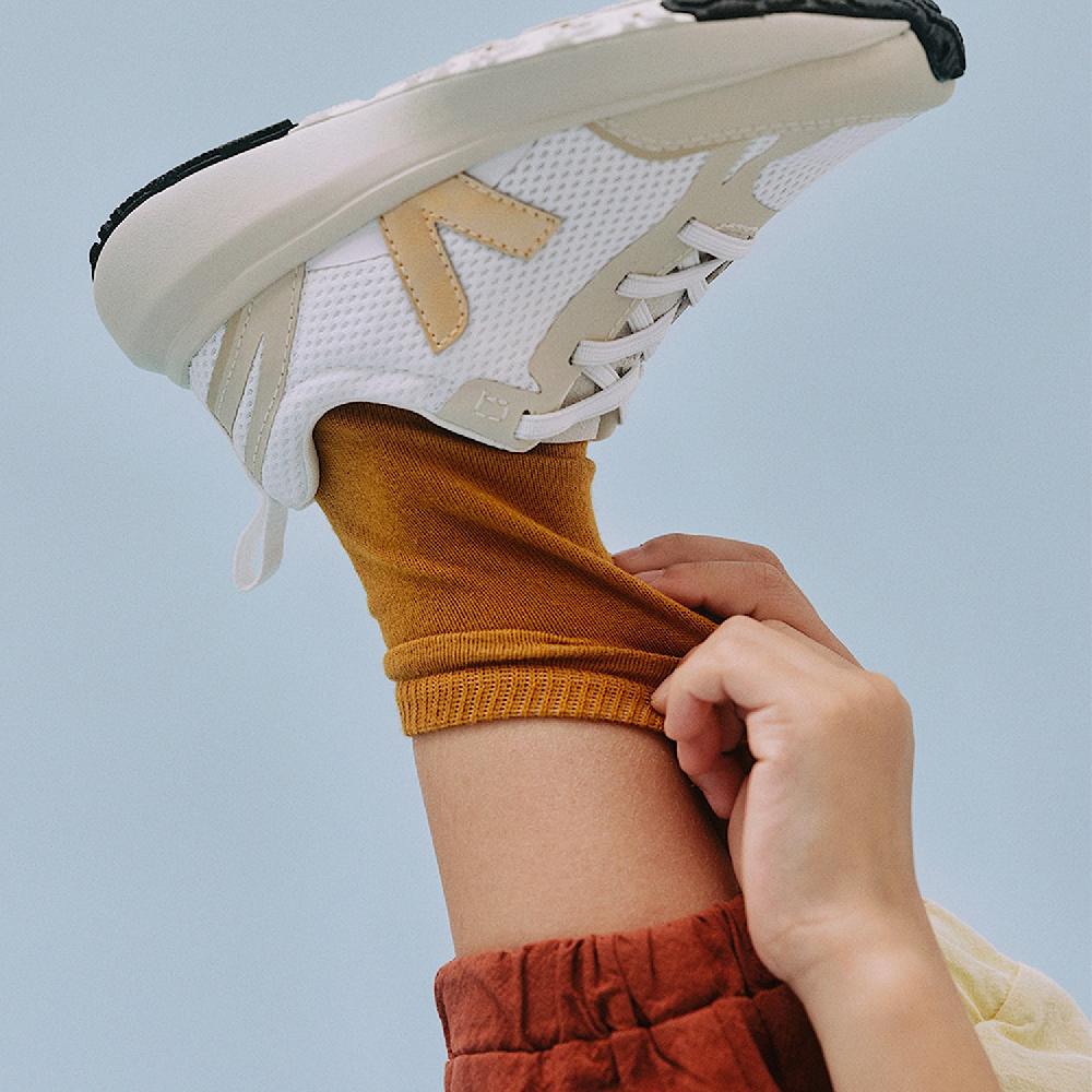 Veja CANARY ELASTIC LACES ALVEOMESH WHITE PLATINE