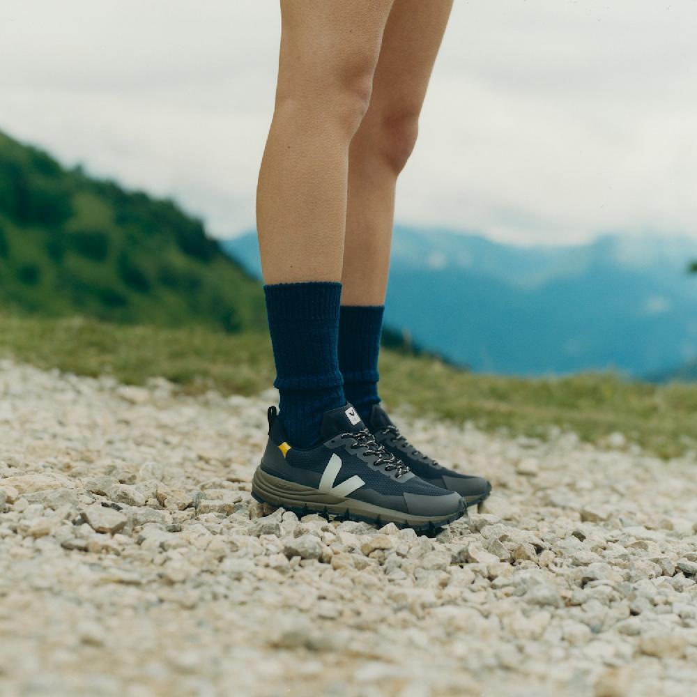 Veja DEKKAN ALVEOMESH BLACK OXFORD GREY TONIC