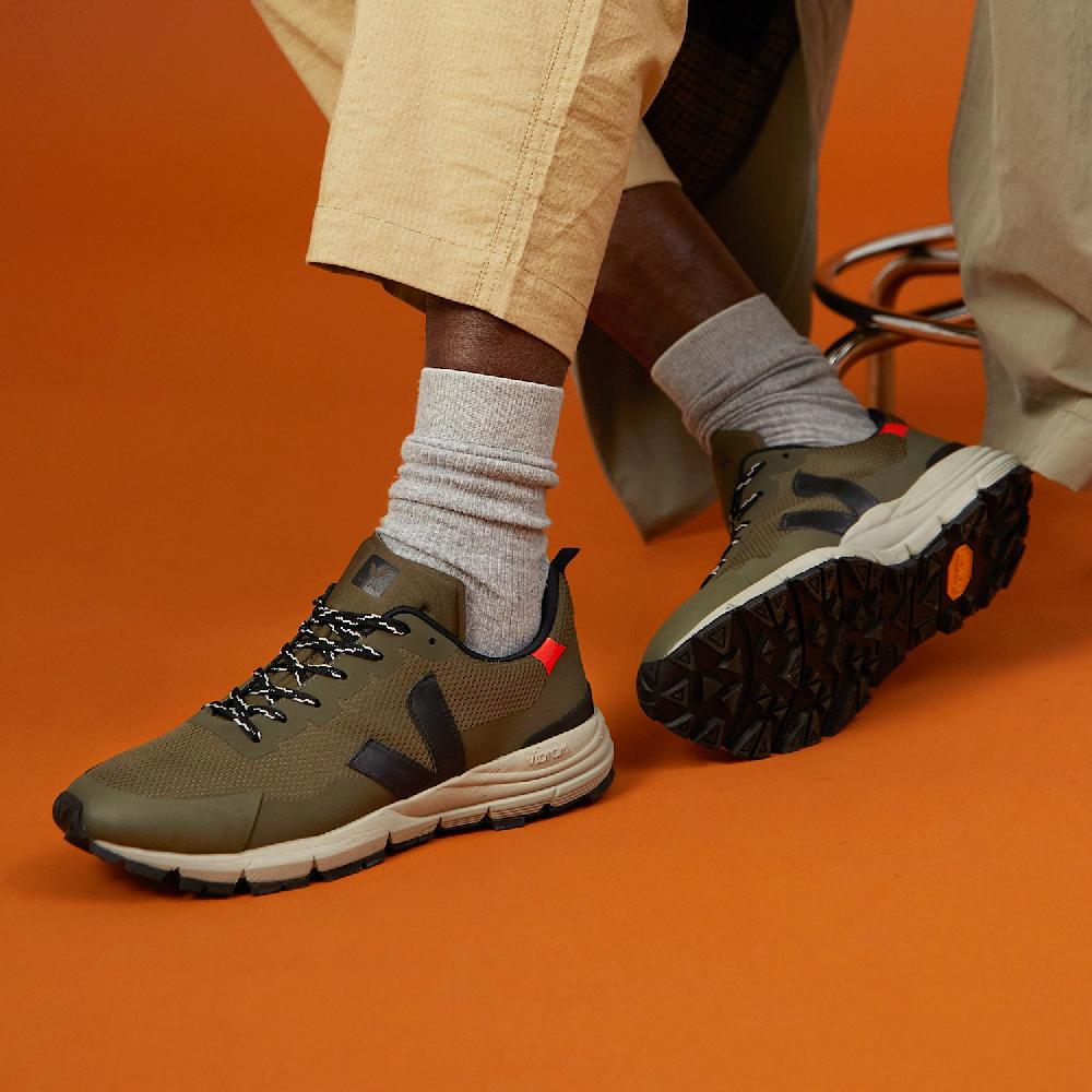 Veja DEKKAN ALVEOMESH KAKI BLACK