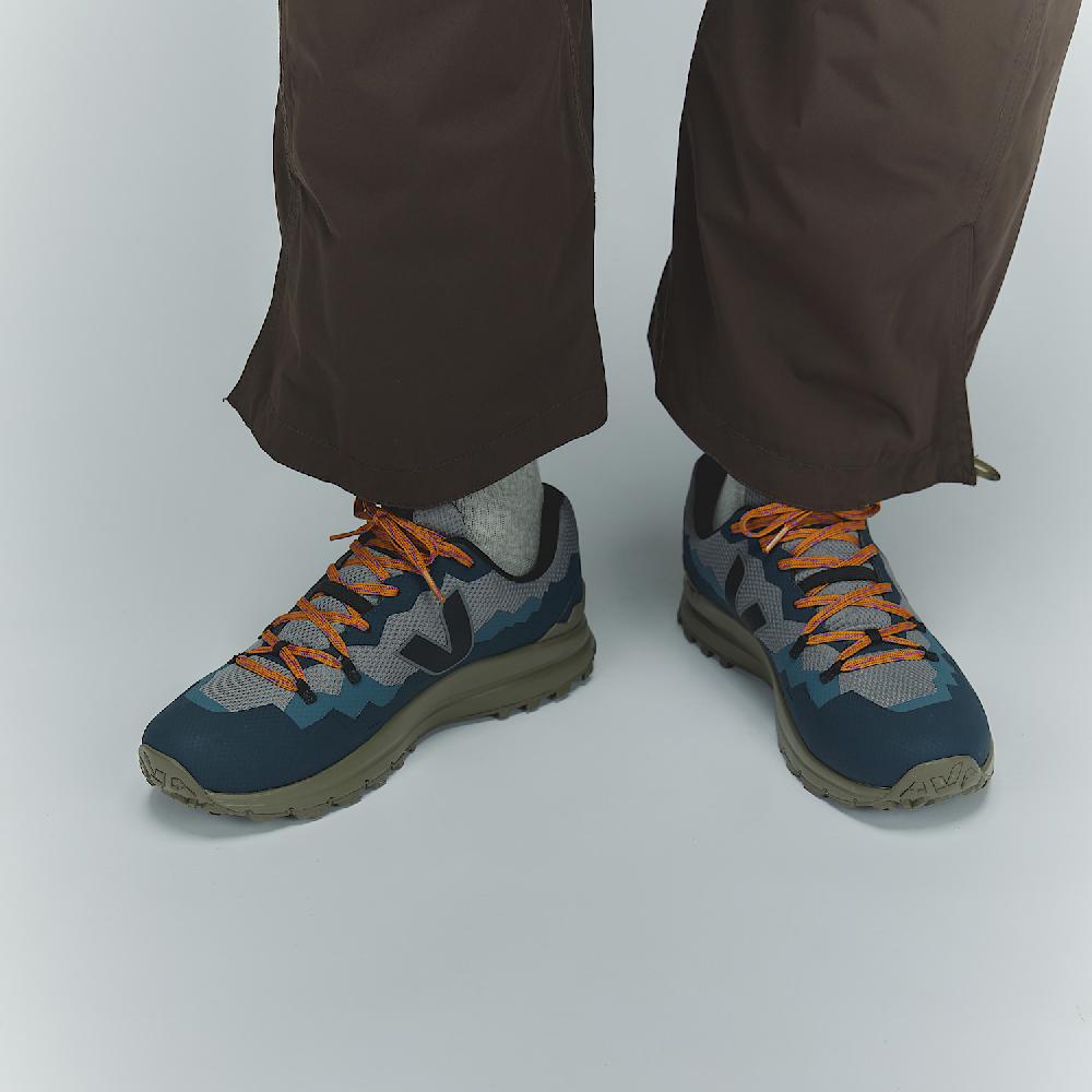 Veja FITZ ROY ALVEOMESH ARDOISE BLACK CALIFORNIA