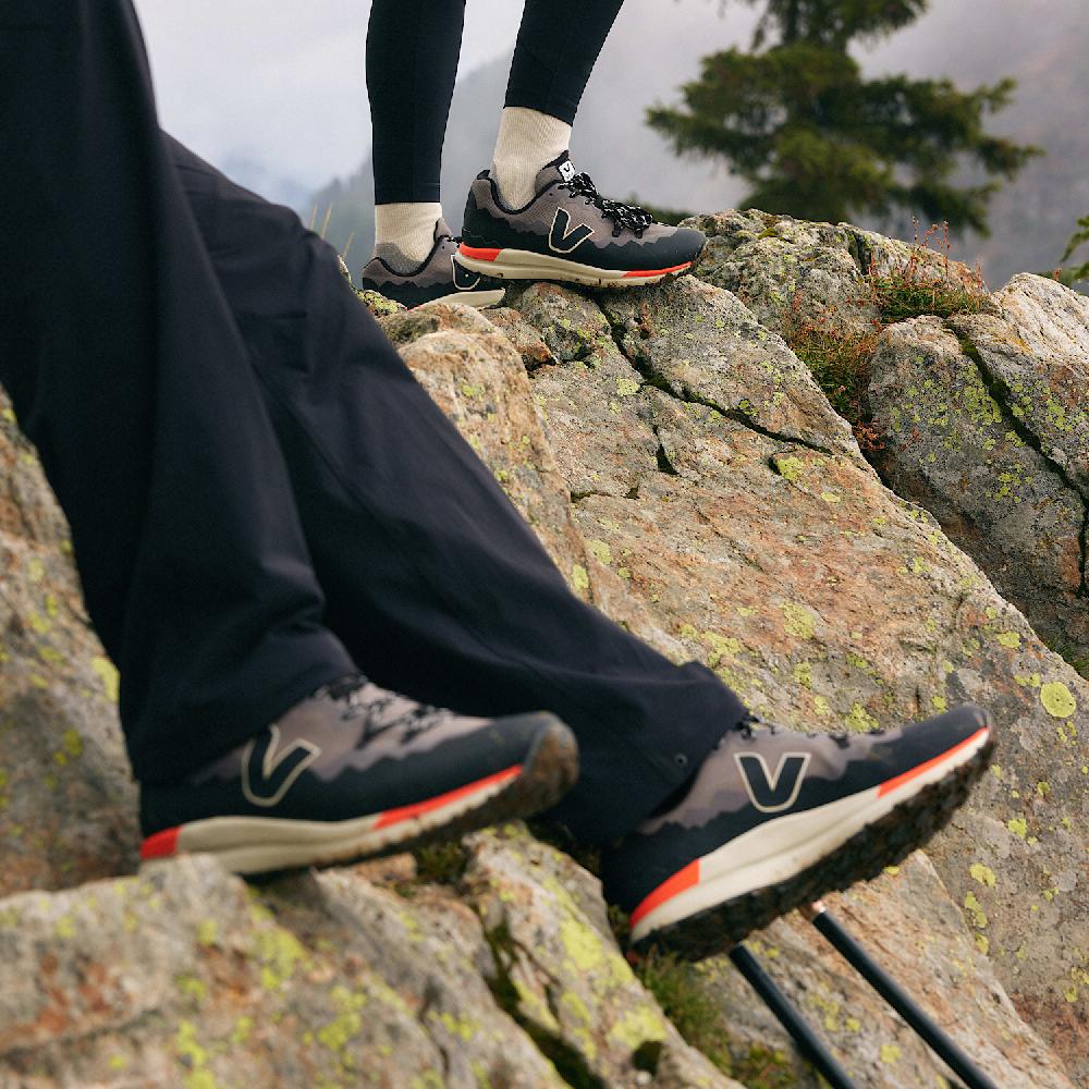 Veja FITZ ROY TREK-SHELL BASALTE BLACK