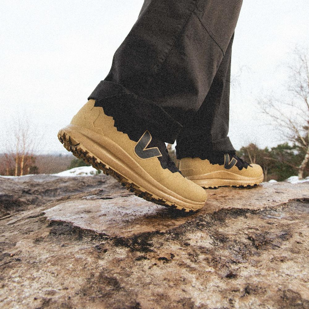 Veja FITZ ROY TREK-SHELL BLACK GRAFITE DUNE